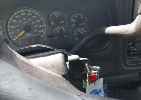 2000 Chevrolet Silverado 1500 from USA, damaged, VIN 1GCEC14W0YZ154863